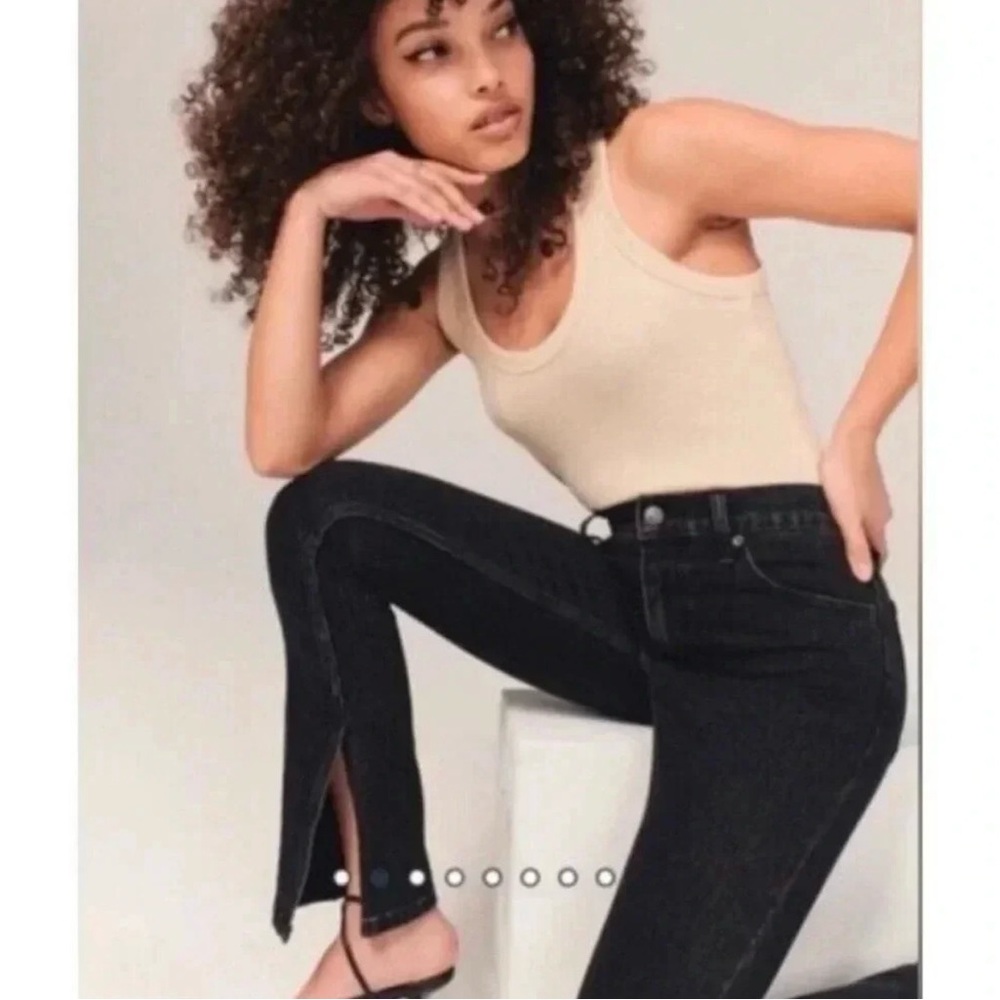 ABERCROMBIE & FITCH The Skinny High Rise Jeans Split Hem - Size 8